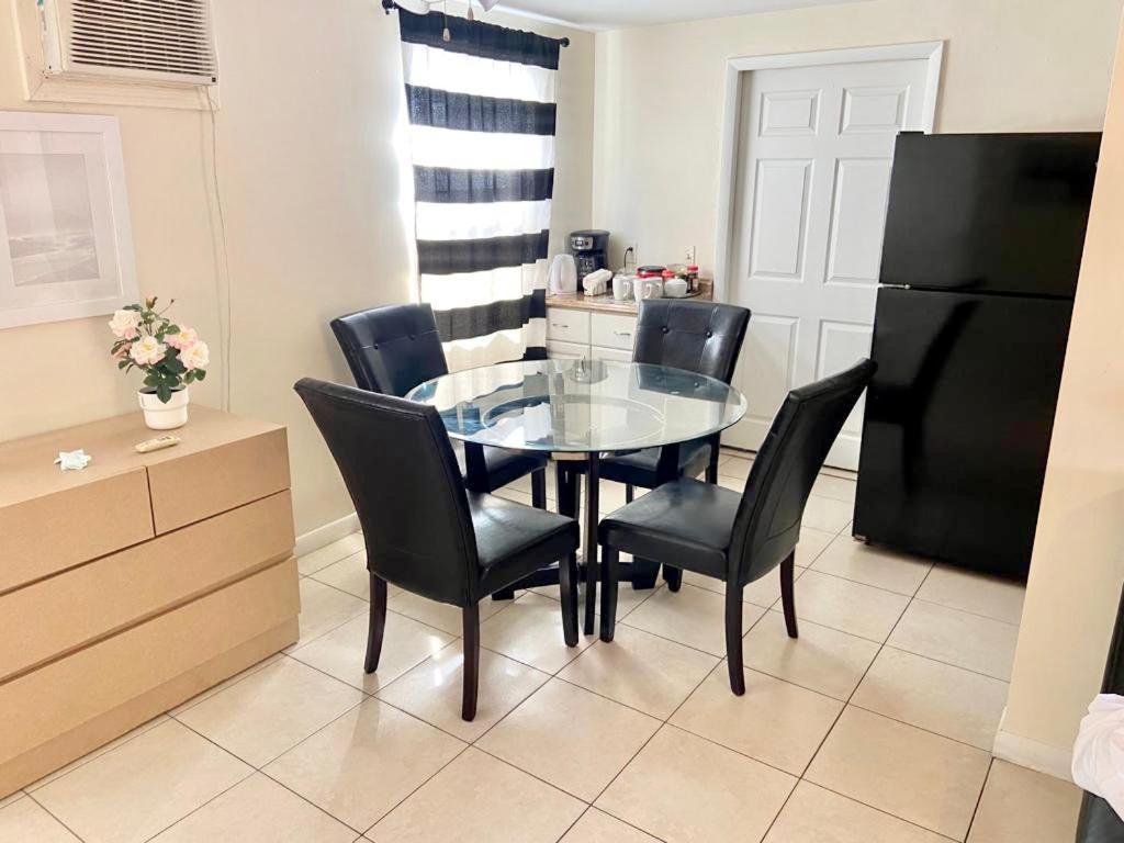 Private Rooms Close To Miami Airport - Free Parking - 01 外观 照片