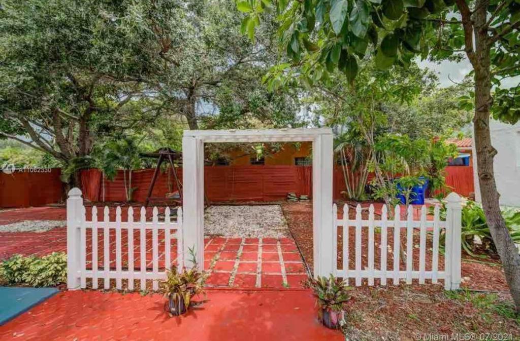 Private Rooms Close To Miami Airport - Free Parking - 01 外观 照片