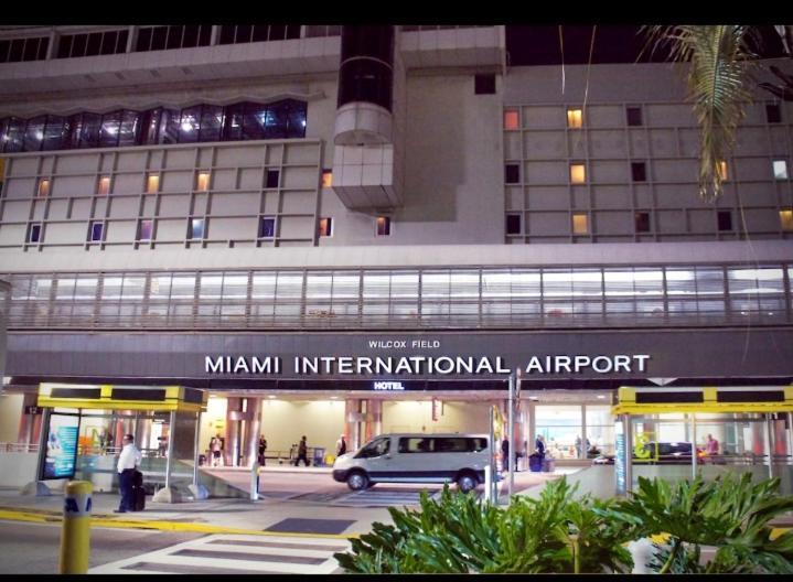Private Rooms Close To Miami Airport - Free Parking - 01 外观 照片