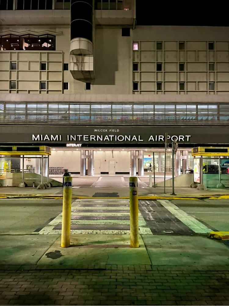 Private Rooms Close To Miami Airport - Free Parking - 01 外观 照片