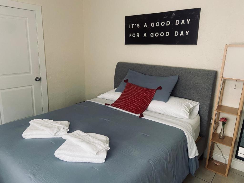 Private Rooms Close To Miami Airport - Free Parking - 01 外观 照片