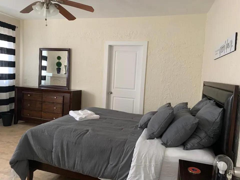 Private Rooms Close To Miami Airport - Free Parking - 01 外观 照片
